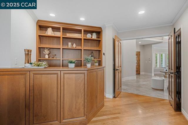 260 Edinburgh Cir, Danville CA: https://media.crmls.org/mediaz/3df2b8b0-0b4b-43ec-a429-7965c3b7c721.jpg