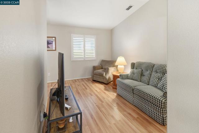 443 Mandarin Cir, Vacaville CA: https://media.crmls.org/mediaz/3df325fc-3bc4-42e8-afea-aadc512b5d4f.jpg