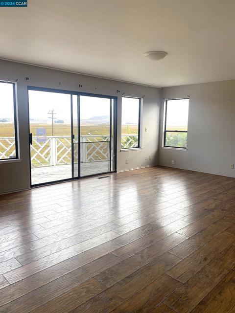 29 Anton Way, Novato CA: https://media.crmls.org/mediaz/3df335c2-73a4-420a-865b-1e087c4109dd.jpg