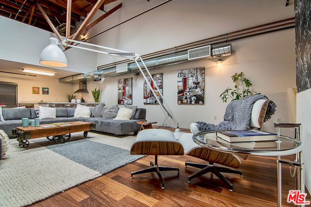 1046 Princeton Drive, Venice CA: https://media.crmls.org/mediaz/3df36c52-aa98-497a-b89f-a7f6d27b9d97.jpg