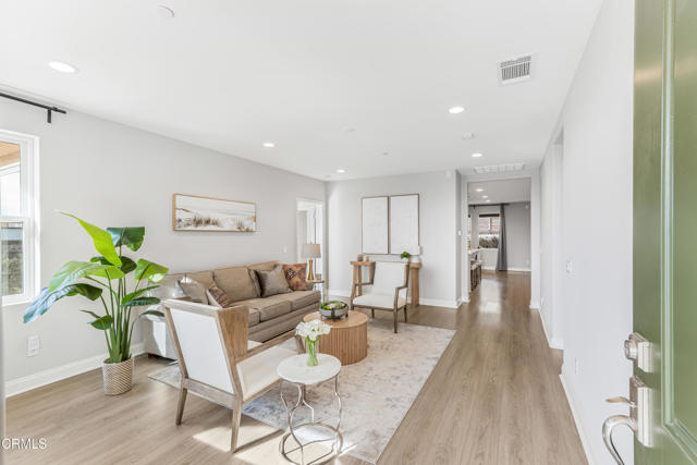 Detail Gallery Image 3 of 46 For 759 via Cielito, Ventura,  CA 93003 - 4 Beds | 4 Baths