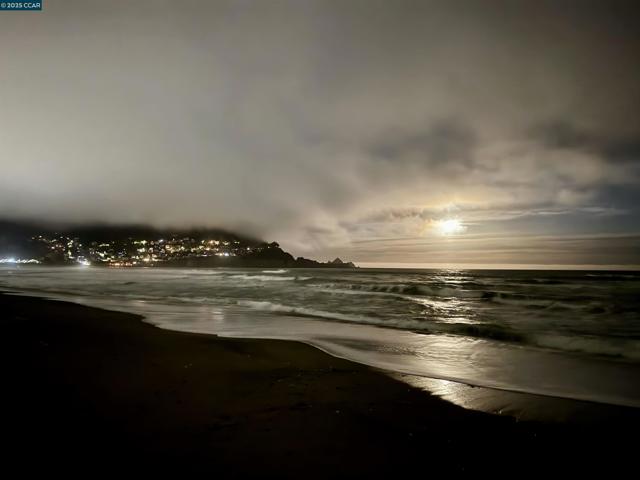 290 Olympian Way, Pacifica CA: https://media.crmls.org/mediaz/3df42958-d8b2-4687-a84e-50d07850bf87.jpg