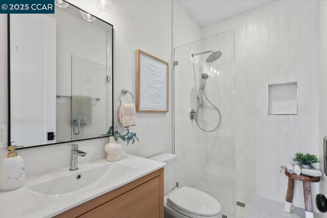 1045 Kains Ave, Albany CA: https://media.crmls.org/mediaz/3df463b9-a63f-42f6-aa76-84ff3bce6d0b.jpg