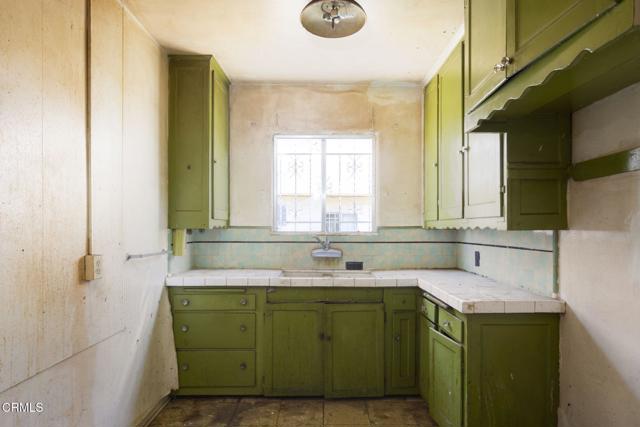 Detail Gallery Image 12 of 20 For 4523 W 18th St, Los Angeles,  CA 90019 - 2 Beds | 1 Baths