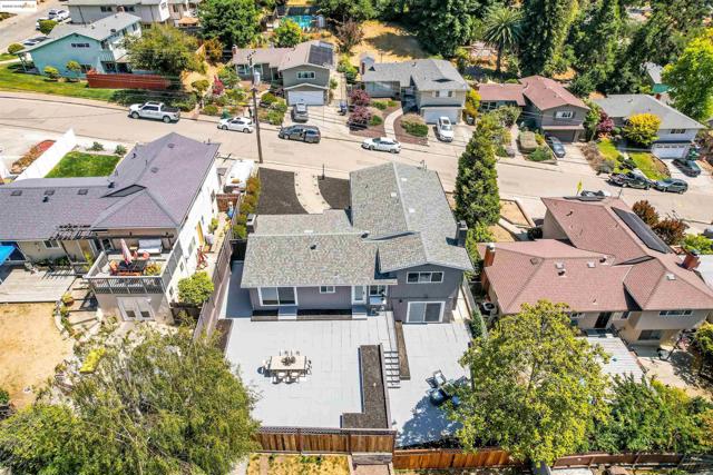 4847 Dunkirk Ave, Oakland CA: https://media.crmls.org/mediaz/3df4e7eb-70e7-4908-9469-3387f2e749a3.jpg