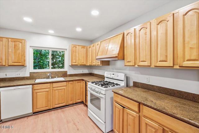 476 E Calaveras Street, Altadena CA: https://media.crmls.org/mediaz/3df50b15-41e3-44d0-bee1-160ea8328007.jpg