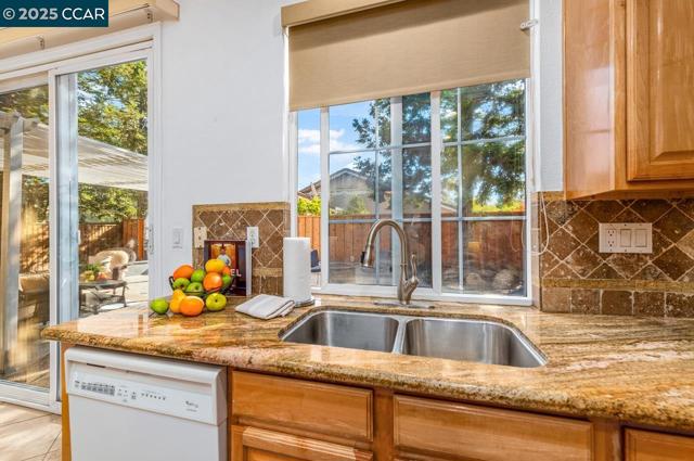 10 Narcissus Ct, Danville CA: https://media.crmls.org/mediaz/3df58440-650a-44ef-802e-a63934792721.jpg