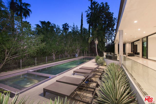900 N HILLCREST Road, Beverly Hills CA: https://media.crmls.org/mediaz/3df5e900-1d8f-4d10-866b-b787ad306364.jpg