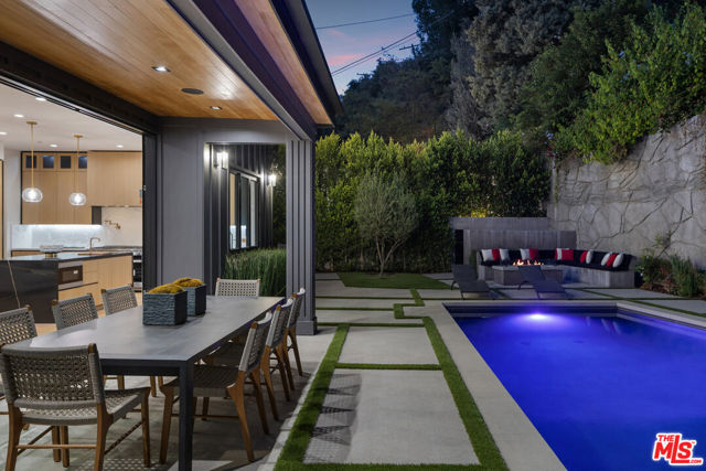 1530 N Beverly Drive, Beverly Hills CA: https://media.crmls.org/mediaz/3df60b62-f4fb-40f0-97d8-aa4ff8d7e93e.jpg