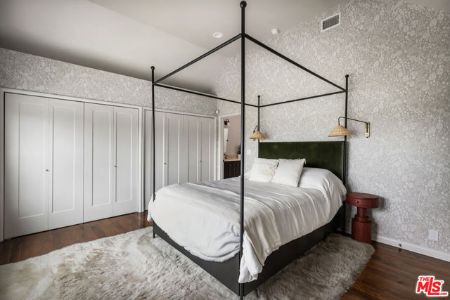 13324 Valley Vista Boulevard, Sherman Oaks CA: https://media.crmls.org/mediaz/3df61146-1963-47c4-8f68-4185c7217b05.jpg