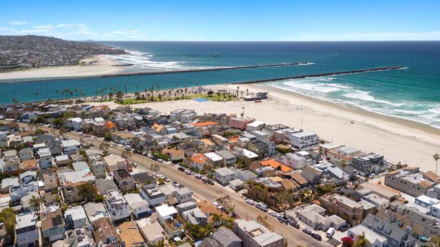 805 Brighton Court, San Diego CA: https://media.crmls.org/mediaz/3df68300-a733-47ad-80c0-ffcbe7ecbbf2.jpg