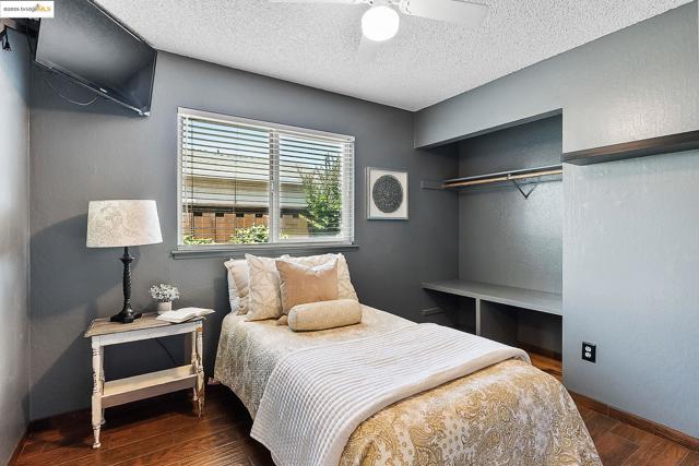 53 Zinfandel Ct, Oakley CA: https://media.crmls.org/mediaz/3df6f645-cb6f-4bc3-a26b-6dc1368b9c84.jpg