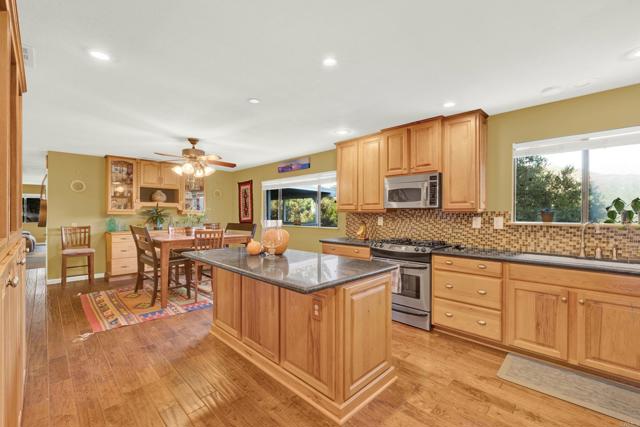 11152 Toyon Hill, Lakeside CA: https://media.crmls.org/mediaz/3df6fbf3-cb5c-410d-a1a0-7333ebdb7e9e.jpg