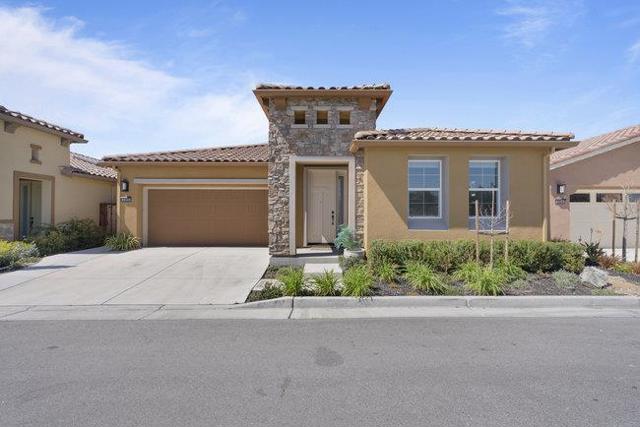 2008 White Oak Drive, Hollister CA: https://media.crmls.org/mediaz/3df7e3d3-8cb7-4ae0-b3c5-b2d3653c9e38.jpg
