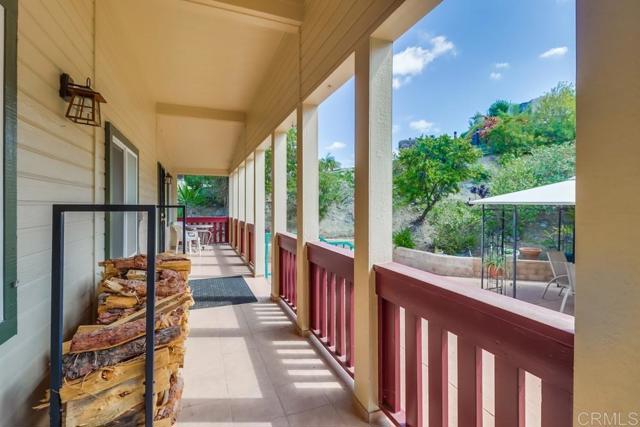 Home for Sale in Lakeside