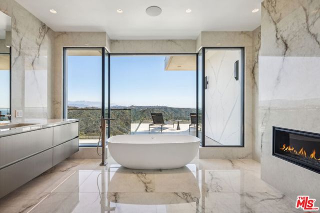 2180 Stradella Road, Los Angeles CA: https://media.crmls.org/mediaz/3df80615-86e4-4726-afb3-e5842dde8411.jpg