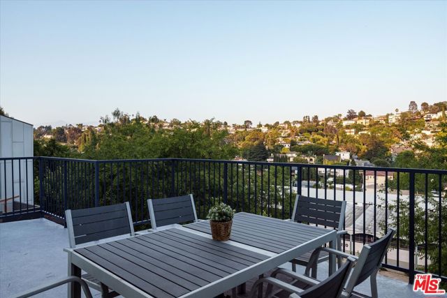 2162 Lyric Avenue, Los Angeles CA: https://media.crmls.org/mediaz/3df81eaa-80ae-456e-8960-6c5d66779331.jpg