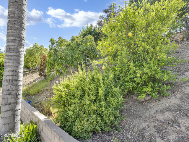 659 N Muirfield Avenue, Simi Valley CA: https://media.crmls.org/mediaz/3df83508-bb22-4696-9636-40d5ece48624.jpg