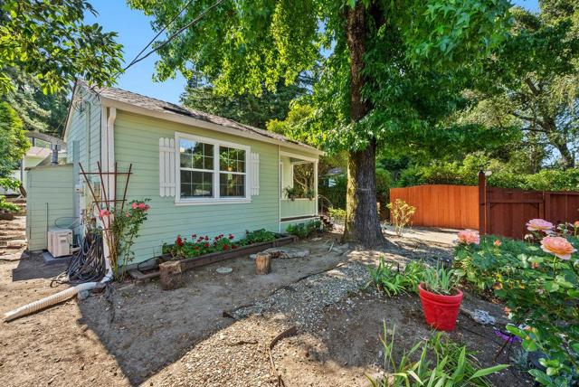8494 Glen Arbor Road, Ben Lomond CA: https://media.crmls.org/mediaz/3df8956f-55d9-4513-a357-ad304574ce59.jpg