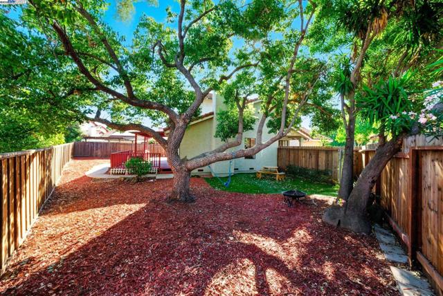 2524 Brazil Ct, Antioch CA: https://media.crmls.org/mediaz/3dfa2756-500a-4bc4-b2d5-94d2d1231a0d.jpg