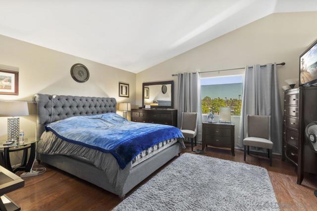 4425 Arbor Cove Cir, Oceanside CA: https://media.crmls.org/mediaz/3dfa6bd6-8f3b-4072-b0ef-dc833ac47a41.jpg