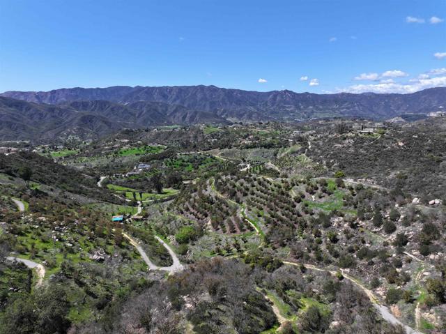 2339 Green Valley Rd, Fallbrook CA: https://media.crmls.org/mediaz/3dfa9d90-72fd-45df-a3ab-836c6c78c2f4.jpg