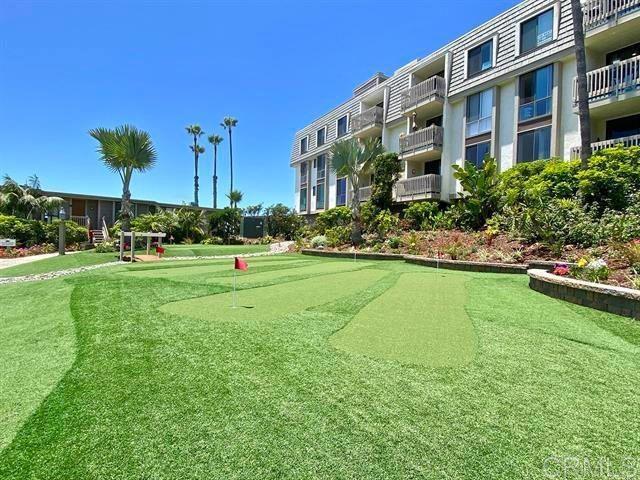 999 N Pacific Street, Oceanside CA: https://media.crmls.org/mediaz/3dfadf4e-ea96-40f8-b339-2ad648415728.jpg