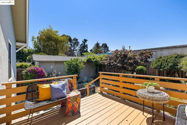 393 43Rd St, Oakland CA: https://media.crmls.org/mediaz/3dfb2038-178f-433d-8767-9db4c5a19e69.jpg