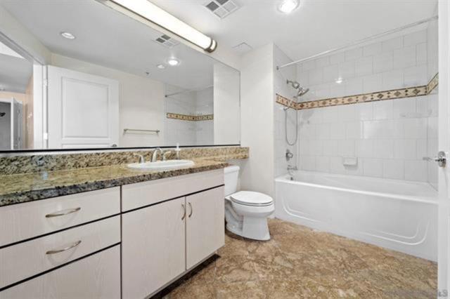 555 Front St, San Diego CA: https://media.crmls.org/mediaz/3dfb96fc-a78a-46b5-ac99-ee634318eb0b.jpg