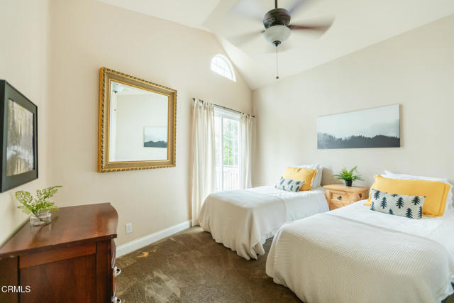 385 Spruce Drive, Lake Arrowhead CA: https://media.crmls.org/mediaz/3dfb9a6d-d2cd-43e1-b013-17cec3fbd089.jpg