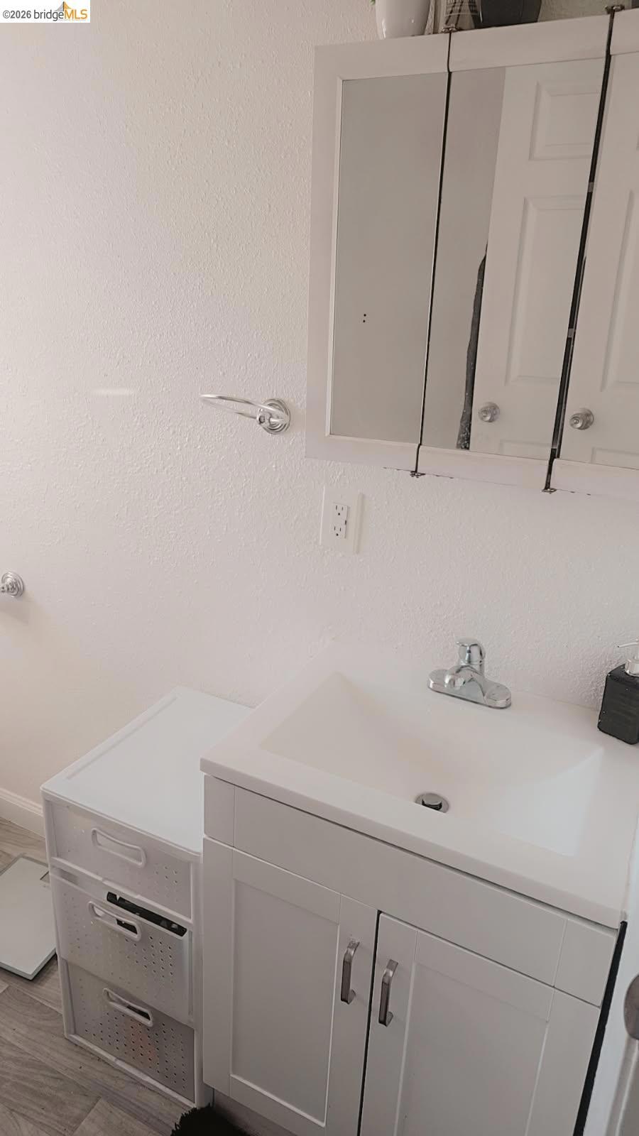 https://media.crmls.org/mediaz/3dfbc5c0-cb01-4e8a-bdc0-3e86a4ab073d.jpg?preset=X-Large