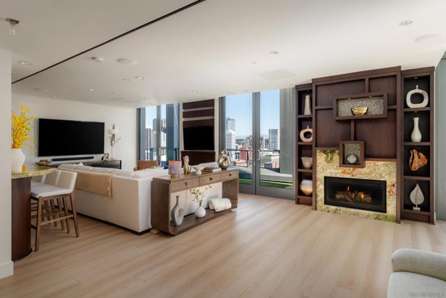 645 Front St, San Diego CA: https://media.crmls.org/mediaz/3dfc0e77-3f91-478b-914e-3f514928dae9.jpg