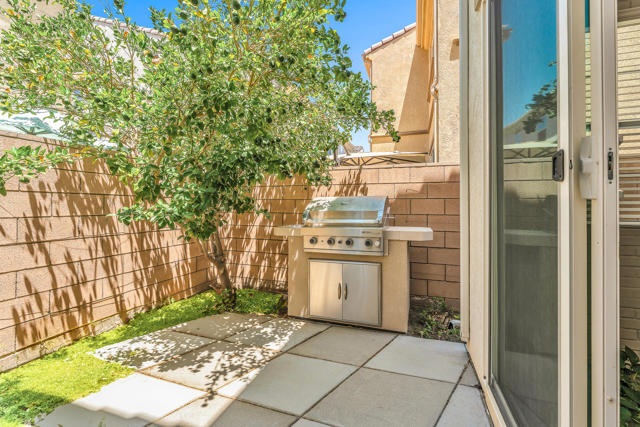 232 Paseo Gusto, Palm Desert CA: https://media.crmls.org/mediaz/3dfc5b17-3590-478b-a6dd-e393ee8a5fe6.jpg