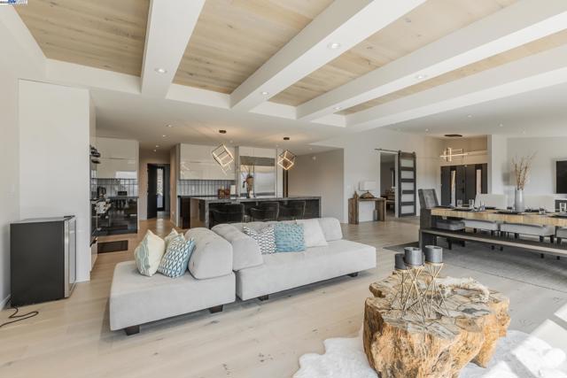 5 Sky Terrace, Danville CA: https://media.crmls.org/mediaz/3dfcc155-bb6e-4bc0-bdcd-8e1874ce7c74.jpg