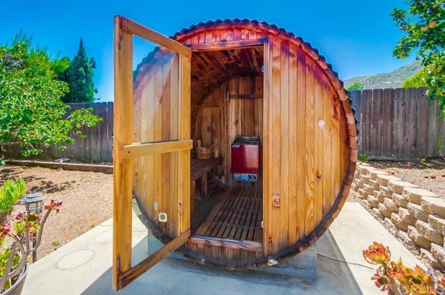 12919 Evalyn Place, Poway CA: https://media.crmls.org/mediaz/3dfcf98d-6b4d-4911-9b07-3106af858526.jpg