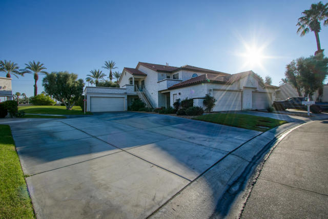 115 Desert Falls Dr. East E Drive, Palm Desert CA: https://media.crmls.org/mediaz/3dfeda3d-da35-482e-9d26-25d7d035253c.jpg
