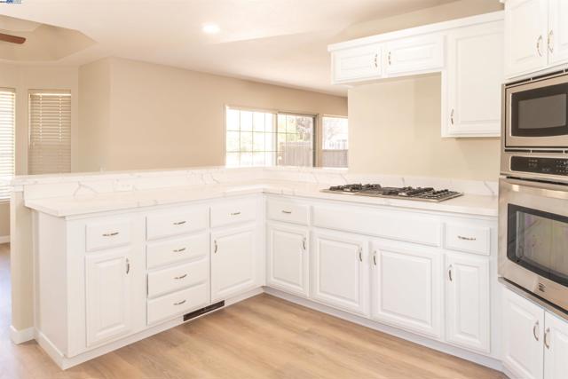 3270 Formby Ln, Fairfield CA: https://media.crmls.org/mediaz/3dfee34a-74c9-47d0-b7b8-728109cba35f.jpg