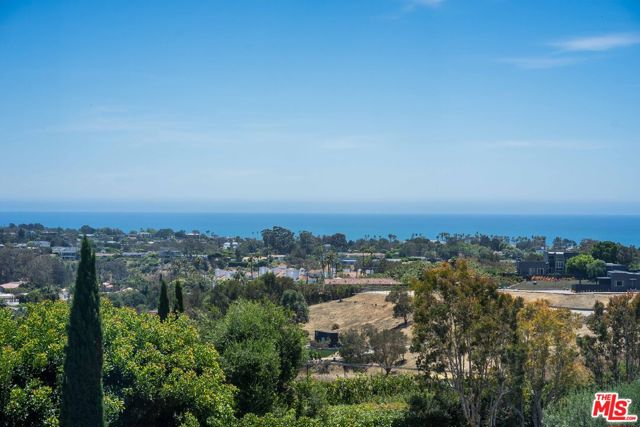 5931 Kanan Dume Road, Malibu CA: https://media.crmls.org/mediaz/3dff70fe-0ac9-4dbb-a344-07eb3875eb94.jpg