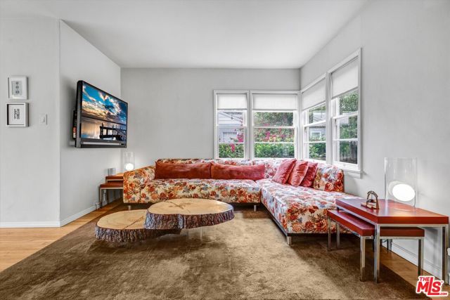 5723 Cantaloupe Avenue, Van Nuys CA: https://media.crmls.org/mediaz/3dffccb4-67f6-4384-afde-ebcfb07c6fa8.jpg