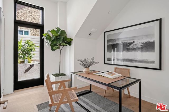 3808 College Ave, Culver City CA: https://media.crmls.org/mediaz/3e009363-f89e-450a-aa17-01bb69de9b69.jpg