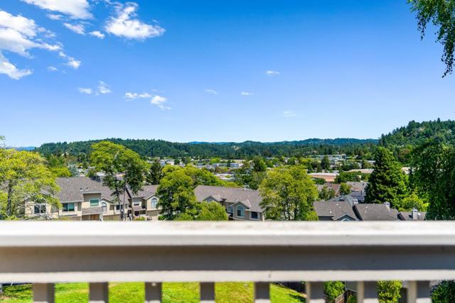 17 Carriage Lane, Scotts Valley CA: https://media.crmls.org/mediaz/3e00a871-0f8f-4d27-8147-0f1c8798f086.jpg