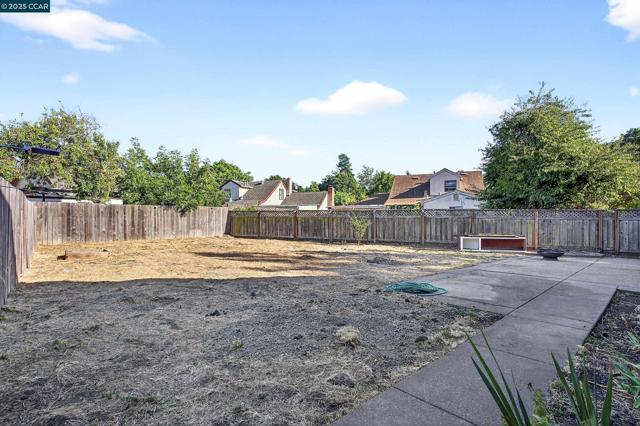 5774 Friar Ct, El Sobrante CA: https://media.crmls.org/mediaz/3e00e57e-a513-453f-a02d-1bcaaec7f3d7.jpg