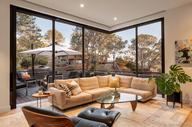 404 Pine Needles, Del Mar CA: https://media.crmls.org/mediaz/3e00f032-7c56-4527-96df-355649e0e628.jpg