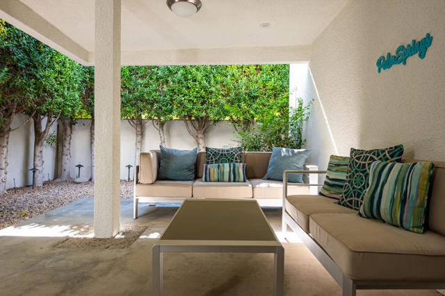 590 N Plaza Amigo, Palm Springs, CA 92262