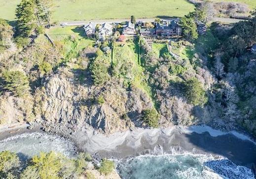 5520 S Highway 1,  CA: https://media.crmls.org/mediaz/3e01ae16-4293-400f-bc31-68d3a0a42c4b.jpg