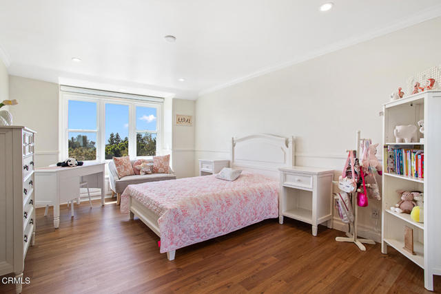 848 Greenridge Drive, La Canada Flintridge CA: https://media.crmls.org/mediaz/3e01bf89-eea1-4b4f-934d-e533f89f2f73.jpg
