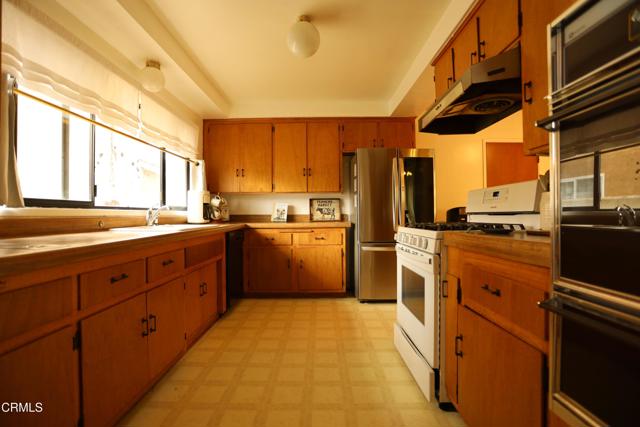 Detail Gallery Image 16 of 36 For 1010 W Robert Ave, Oxnard,  CA 93030 - 4 Beds | 2 Baths