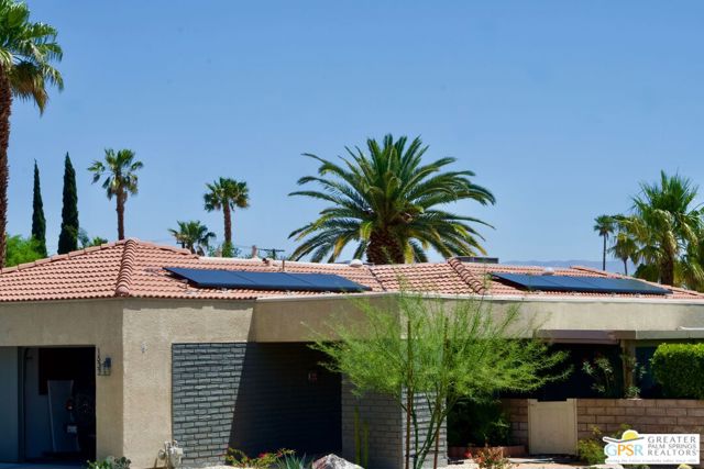 1533 N Sunflower Court, Palm Springs CA: https://media.crmls.org/mediaz/3e027015-5ccf-4475-af84-cad076951a31.jpg