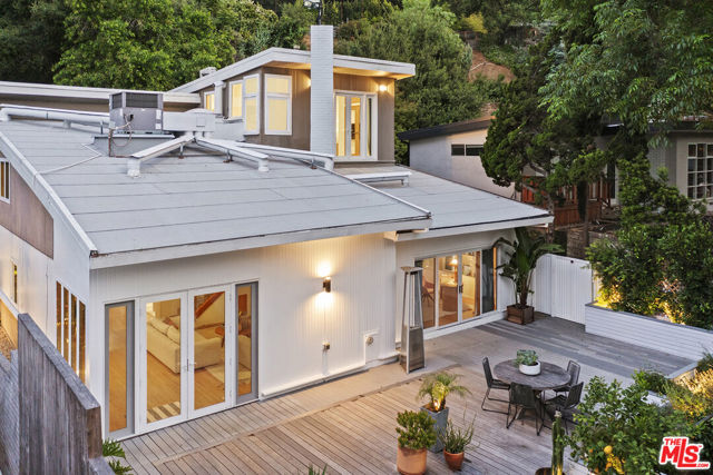 3820 Broadlawn Drive, Los Angeles CA: https://media.crmls.org/mediaz/3e0272d4-1a86-41d1-ae14-a9ecfa9675f9.jpg