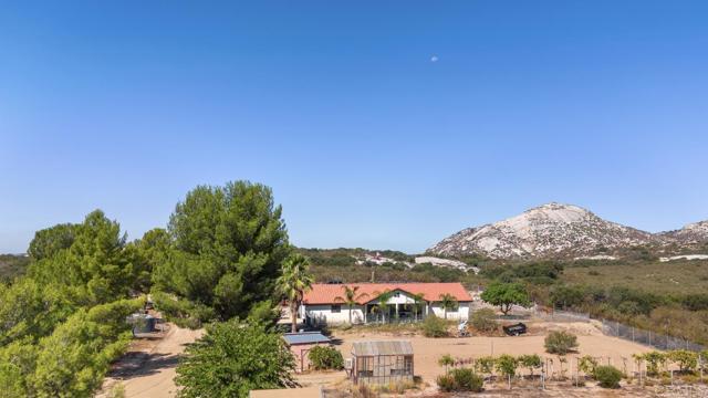 1815 Marc Trail, Campo CA: https://media.crmls.org/mediaz/3e027a1d-9a5c-4d05-9c70-0b72cabd77b4.jpg
